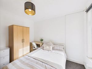 bedroom - click for photo gallery